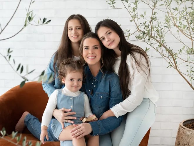 ¡Hermosas, madre e hijas! Paola Maltese junto a Annick, Rinske y Saskia.