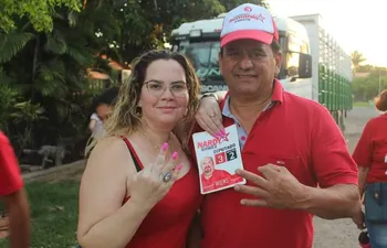 La consulesa paraguaya en Clorinda (Argentina), Belinda Gómez Cattebeke, haciendo campaña política, actividad que tiene prohibida según Ley de Servicio Diplomático.