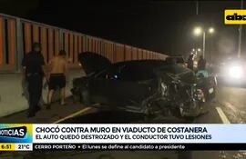 Conductor choca contra muro en viaducto de la Costanera Norte