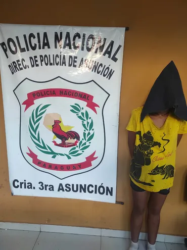 Una mujer fue sorprendida cuando estaba asaltando en el microcentro de Asunción