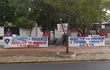 La protesta de un grupo de hinchas de Cerro Porteño sobre la Avenida Novena.