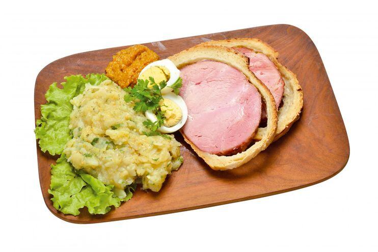 Cerdo ahumado envuelto en masa de pan con ensalada de papas de Badenia (“Schifili in Brotteig mit badischem Kartoffelsalat”).