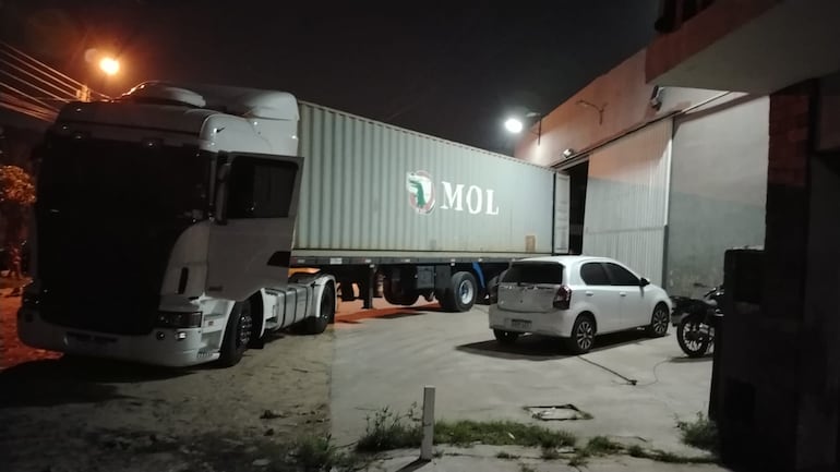 Vecinos exigen regulación tras reiterados incidentes con camiones en el barrio Santa María de Asunción.