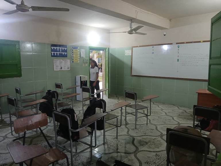 Sala de clase climatizada en el Colegio Ángel Muzzolón.