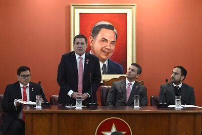 Los miembros de la Junta de la ANR aprobró por unanimidad el “informe” de Santiago Peña.
Fernando Romero 27-05-24 Politica