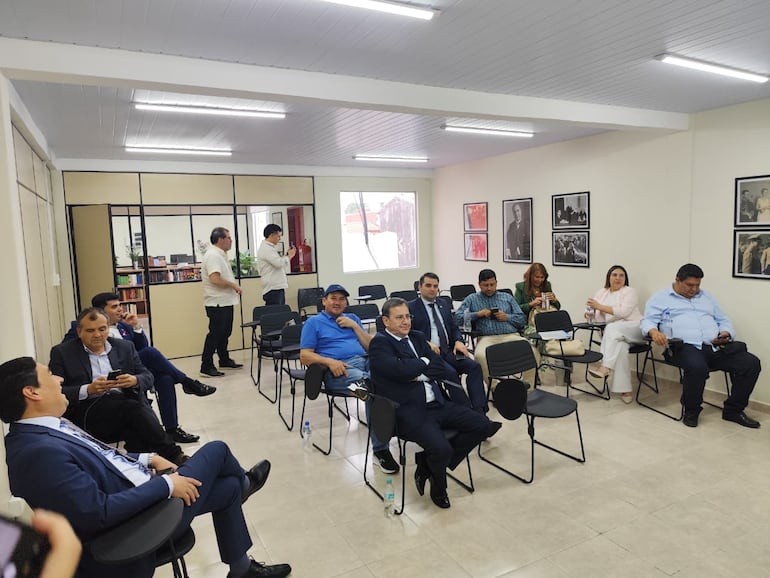Liberales debaten volver a “listas cerradas” en internas