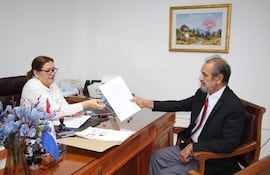 Dr. Pablo Bareiro presenta su postulación para el cargo de titular del Ministerio de la Defensa Pública.