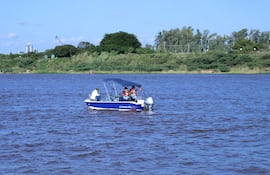 Pesca en el río Paraguay. Nivel del Río. Pronóstico del tiempo. Pescadores.