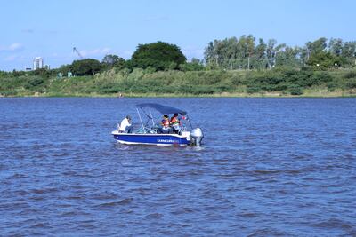 Pesca en el río Paraguay. Nivel del Río. Pronóstico del tiempo. Pescadores.