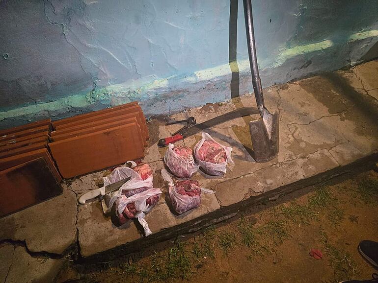 Se decomisaron aproximadamente 8 kilos de carne vacuna, presuntamente producto del faenamiento clandestino.