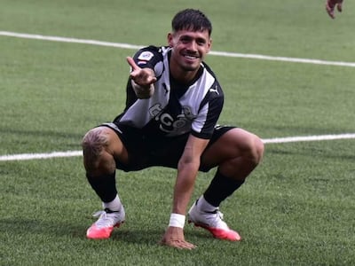 Elvio Vera, jugador de Libertad, celebra un gol en el partido frente a Recoleta FC por la fecha 13 del torneo Clausura 2026 de la Primera División de Paraguay en el estadio Ricardo Gregor, en Asunción, Paraguay.