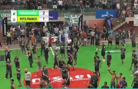 Una verdadera batalla campal se registró al terminar el clásico del salinismo disputado en Ciudad del Este.
