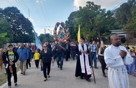 Procesión de la imagen de la Virgen María Auxiliadora. Mons. Gabriel Escobar instó a autoridades que cumplan la promesa electoral de que "Vamos a estar mejor".