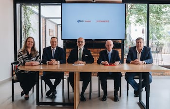 Directivos de BID Invest y Sudameris.