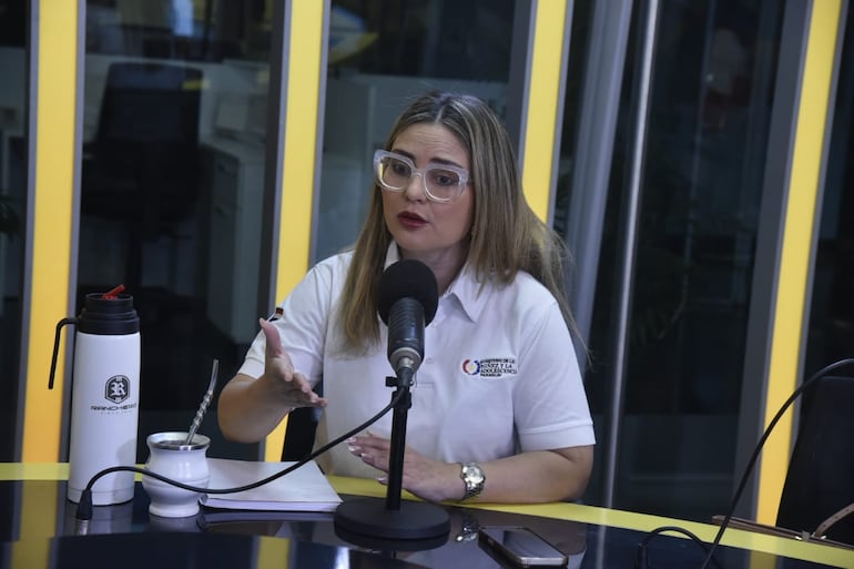 Verónica Argüello, viceministra de Desarrollo Regional del Ministerio de la Niñez y la Adolescencia en los estudios de ABC Cardinal