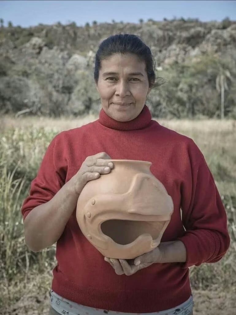 Sandra Ortega plasmó su arte en los trofeos de cerámica inspirados en el tradicional kambuchi para el Rally del Paraguay 2025.