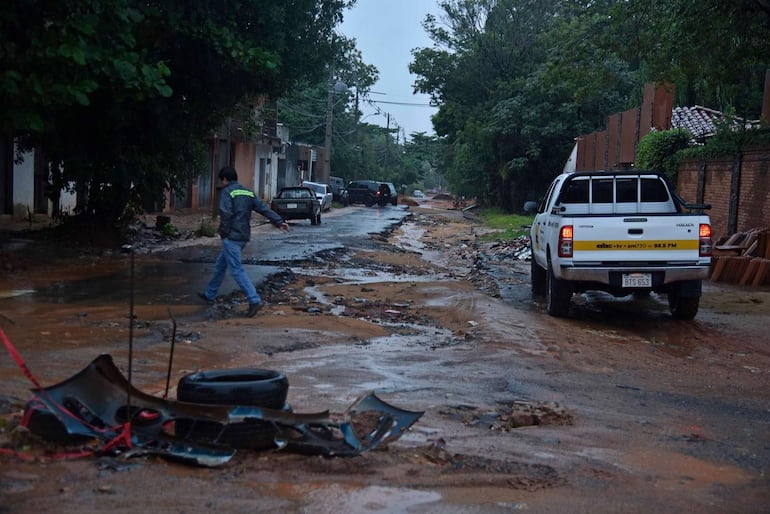 Zanjas abiertas en Epifanio Méndez Fleitas y Jow Von Sastrow.