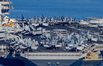 El portaviones "USS Gerald R. Ford" en la isla de Creta.