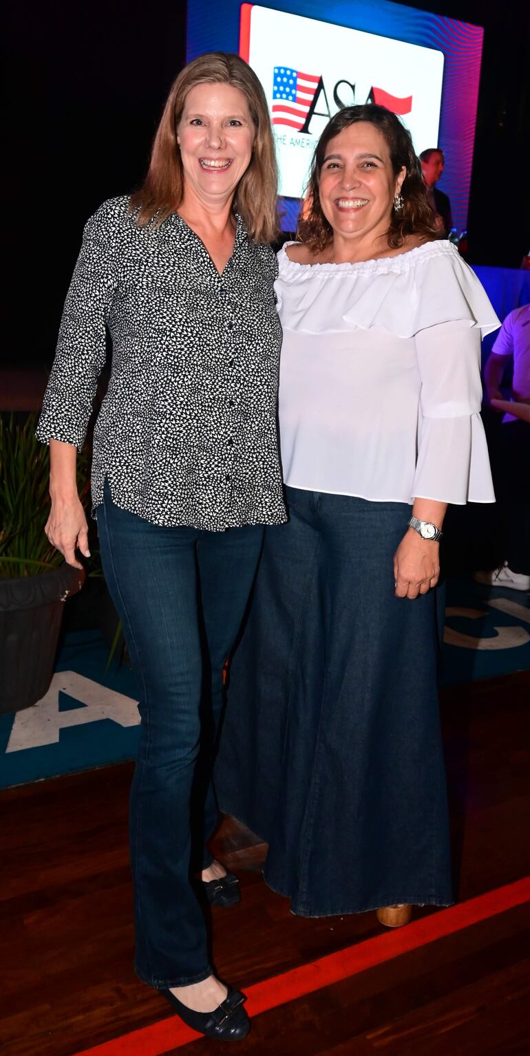 Yudith Usandivaras junto con Silvia Brozzon. 