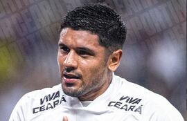 Antonio Galeano celebra uno de los dos goles que marcó para el Ceará en la Copa do Nordeste de Brasil. (Foto gentileza del Ceará).