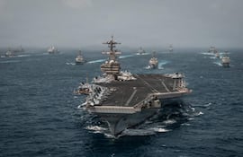 Fotografía difundida por el Comando Central del Ejército de Estados Unidos (Centcom) de buques de guerra de la Armada de EE.UU. desplegados en Medio Oriente.
