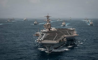 Fotografía difundida por el Comando Central del Ejército de Estados Unidos (Centcom) de buques de guerra de la Armada de EE.UU. desplegados en Medio Oriente, tras anunciar que reimpusieron este martes el bloqueo naval a Irán en el estrecho de Ormuz. EFE
