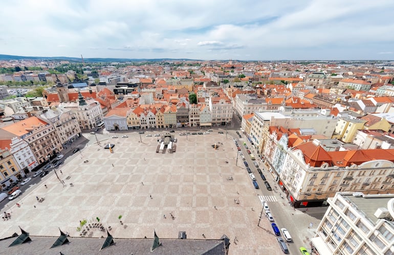 Vista elevada de la Plaza de la República. Pilsen (Plzen), República Checa.