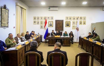 Corte administrativo expone millonario déficit y presuntas irregularidades en la Municipalidad de Villarrica.