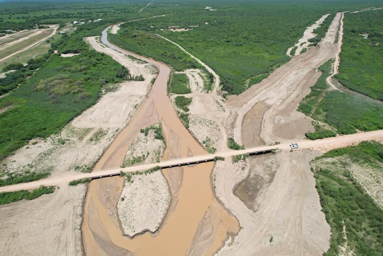 En Cacique Sapo y General Díaz, puentes, cauces y paleocauces muestran el recorrido del agua durante la crecida del Pilcomayo, en áreas históricamente afectadas por sedimentación.