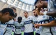 El delantero alemán, Thomas Müller brinda la arenga del Vancouver Whitecaps, en el que también milita el volante paraguayo Andrés Cubas.