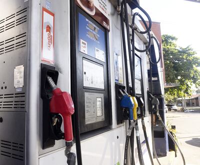 Los precios internacionales de los combustibles registraron una caída histórica que no se traduce en los valores de las ventas a los consumidores en las estaciones de servicio de nuestro país.