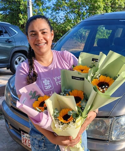 Las flores amarillas causan furor y se convierten en las favoritas de los visitantes en Yvoty Rape.