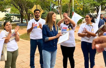 Soledad Núñez en un acto proselitista en una plaza.