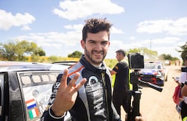 Fau Zaldívar, en Uruguay, tras concretar el tricampeonato de Rally FIA Codasur.