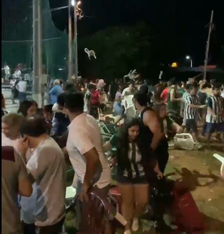 Vandalismo por las calles de Itauguá, con la visita Ypacaraí.
