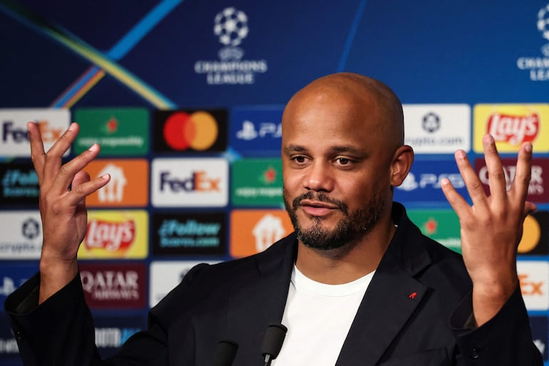 Vincent Kompany, director técnico de Bayern Múnich, busca dar el golpe en París.