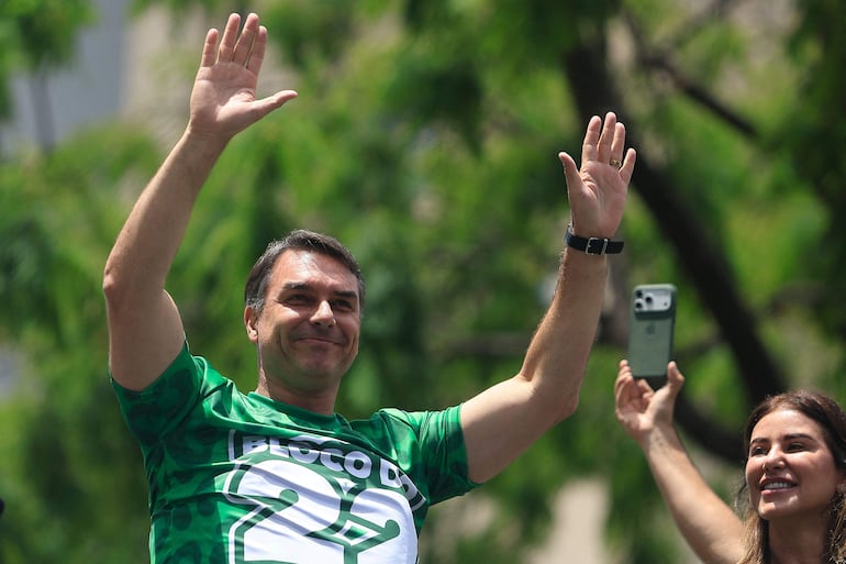Flávio Bolsonaro.
