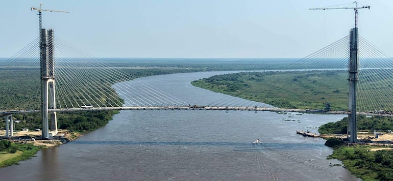 Puente atirantado de la bioceanica en el Chaco