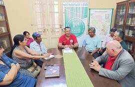 Líderes de la Anivid, con Mario Rivarola al frente, se reunieron con el nuevo presidente del Indi, Hugo Hermosilla.