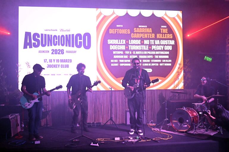 La agrupación nacional Square Pants se encargó de anunciar, en formato de canción, el listado de artistas que formarán parte del festival.