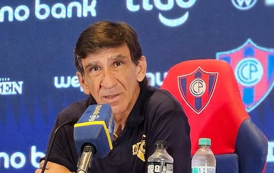 El entrenador argentino de Cerro Porteño, Gustavo Costas habla en conferencia de prensa tras el triunfo ante Rubio Ñu, en el estadio La Nueva Olla.