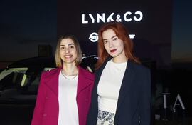 Vanessa Borrell, gerente comercial corporativa de Automotor, y Sofía Gavilán, brand manager de Lynk & Co.
