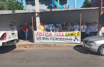 Manifestación de familiares de víctima de presunto feminicidio en Capiatá.