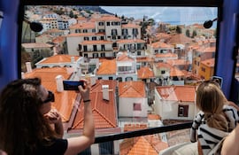 Vista desde el teleférico de Funchal-Monte en la ciudad de Funchal, capital de la isla de Madeira, Portugal.