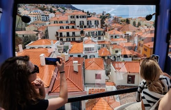 Vista desde el teleférico de Funchal-Monte en la ciudad de Funchal, capital de la isla de Madeira, Portugal.