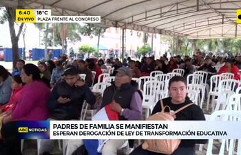 Video: Ciudadanos se manifiestan frente al Congreso