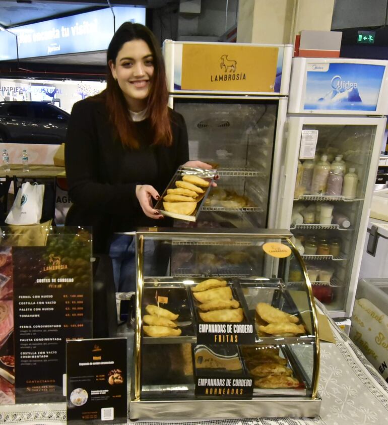 En la feria se ofrecen alimentos de distintos rubros.
