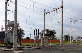 Si es posible comprar energía para esos momentos, resulta preferible pagar casi cualquier precio antes que invertir en generación propia.