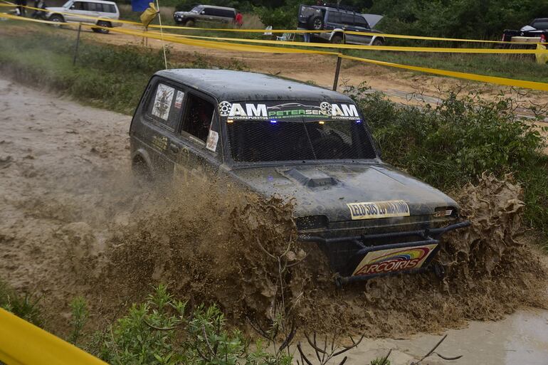 Con un Lada Niva, Bruno González y Vanessa Recalde triunfaron en la TT2.
