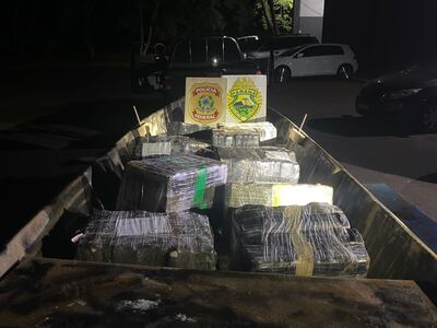 La embarcación cargada con marihuana fue abandonada y en el río Paraná y el único tripulante logró huir.